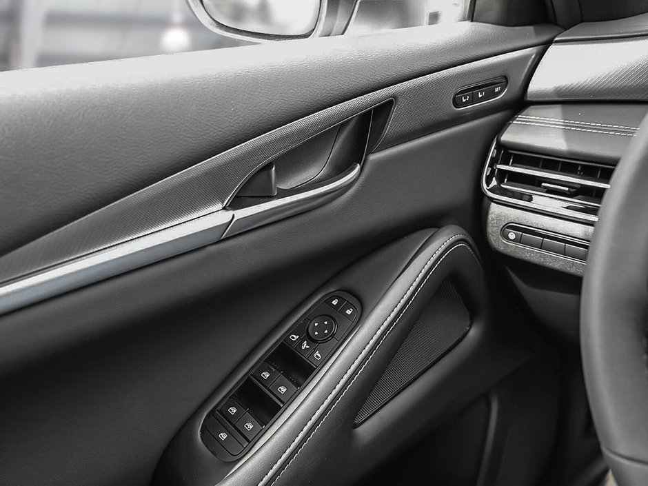2027 Infiniti QX65 Luxe-15