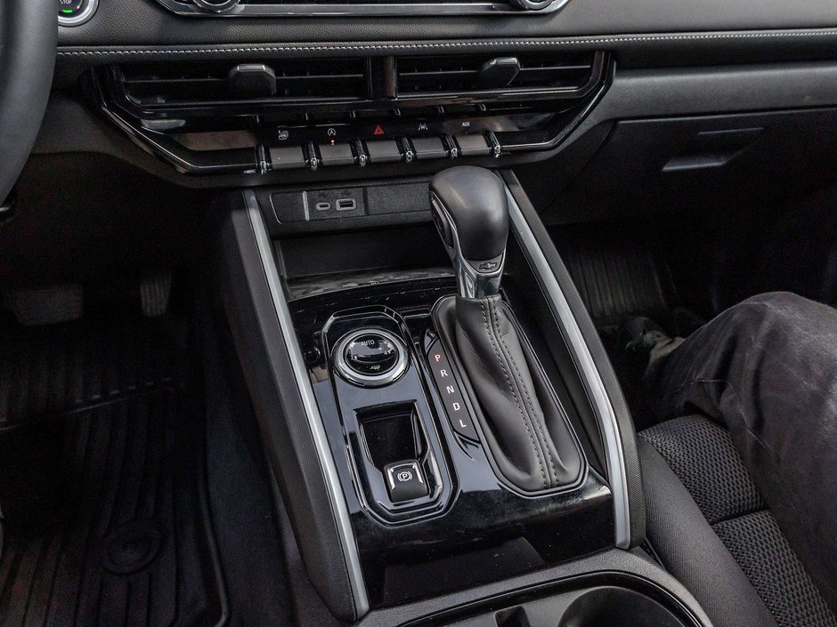 2024 Chevrolet Colorado LT-16