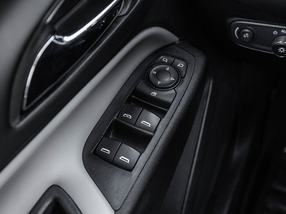 2019 Chevrolet Equinox LS-13