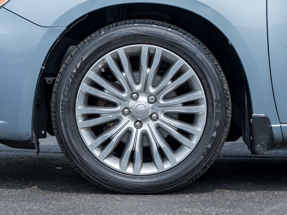 2012 Chrysler 200 Touring-3