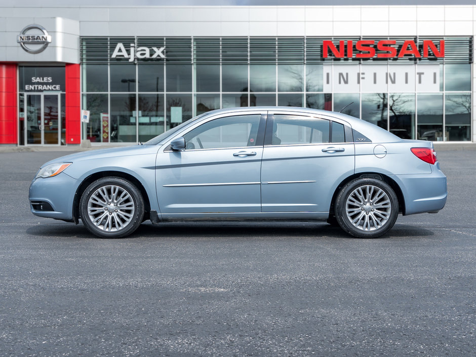 2012 Chrysler 200 Touring-2