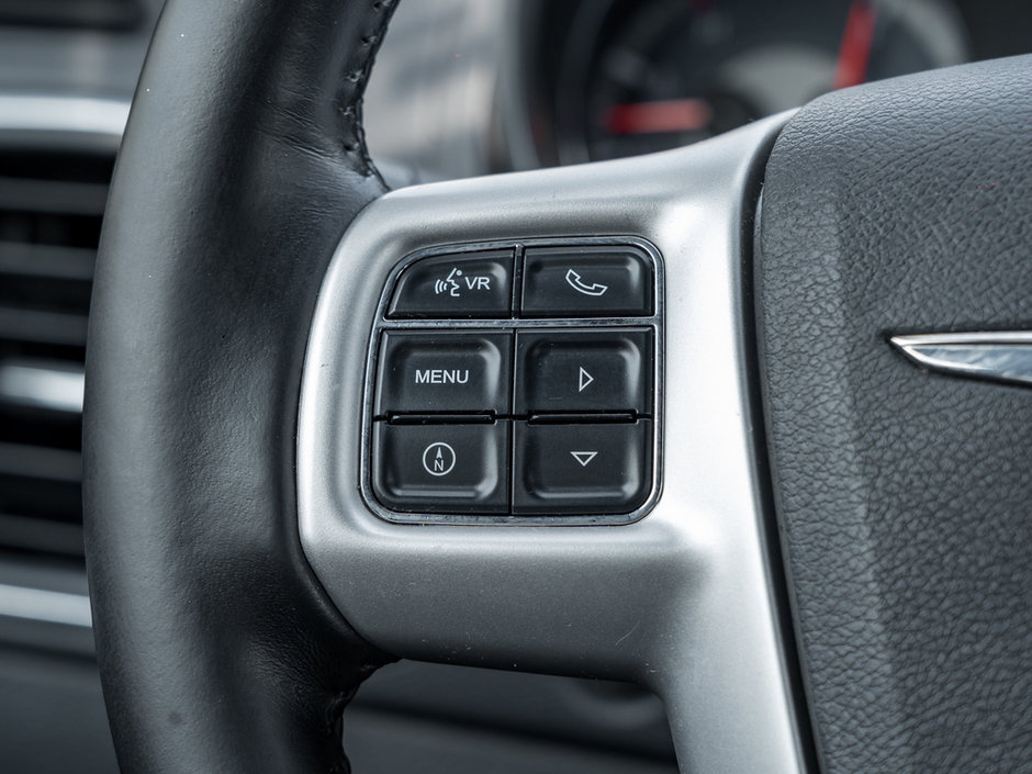 2012 Chrysler 200 Touring-8