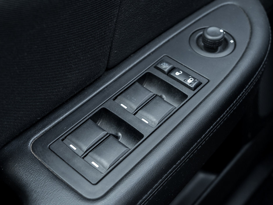 2012 Chrysler 200 Touring-11
