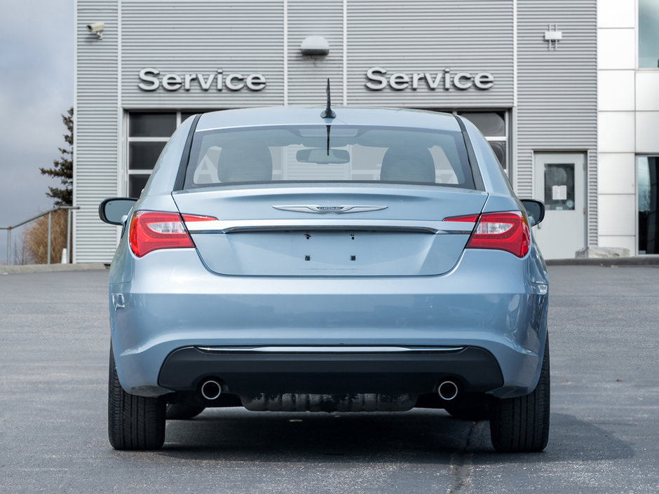 2012 Chrysler 200 Touring-5