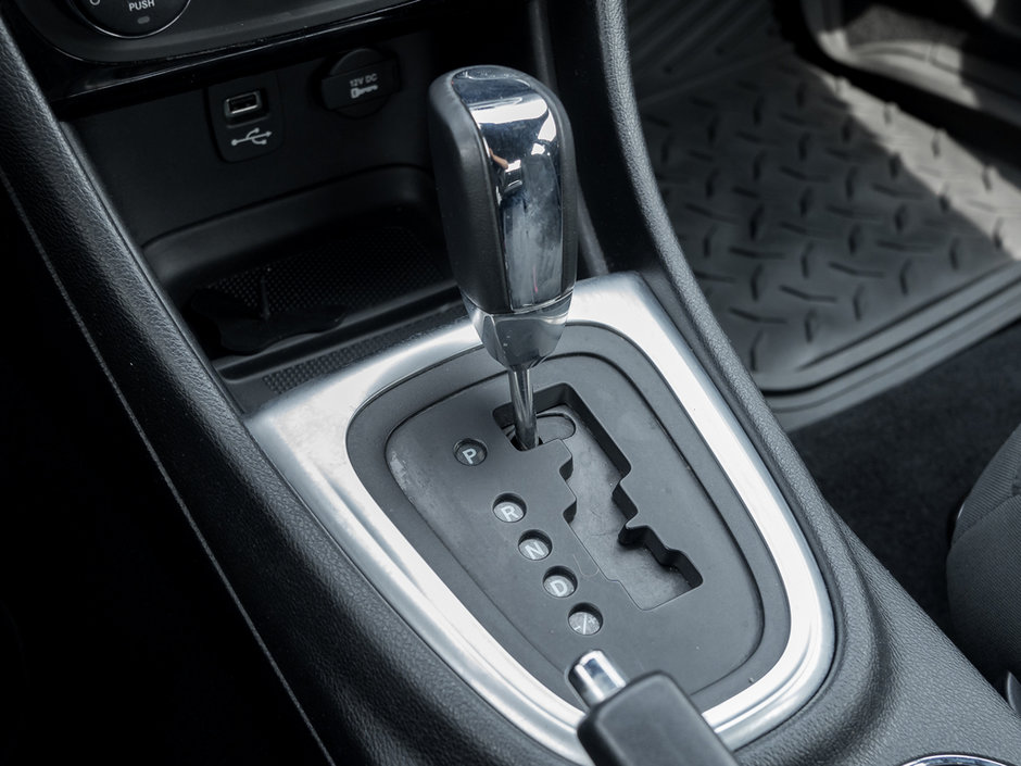 2012 Chrysler 200 Touring-12