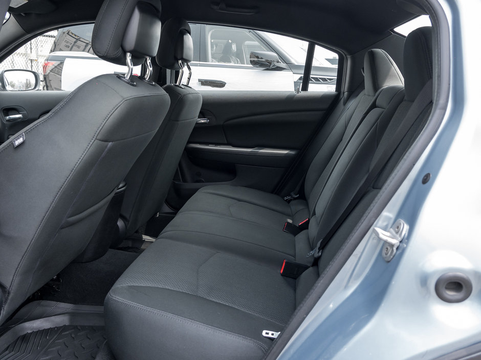 2012 Chrysler 200 Touring-18