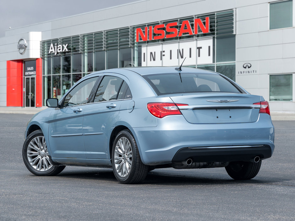 2012 Chrysler 200 Touring-4