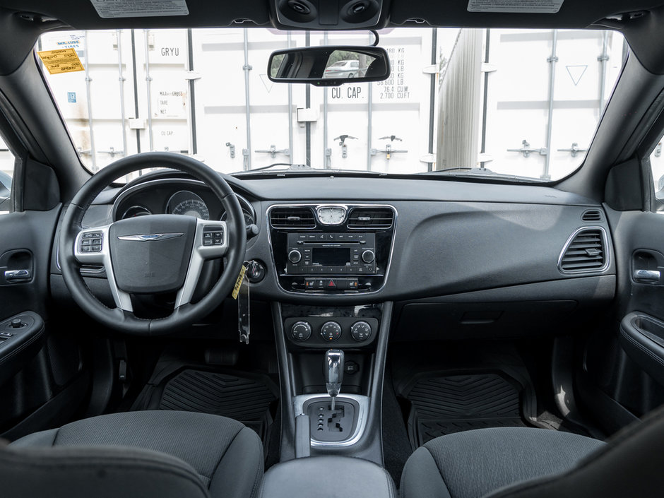 2012 Chrysler 200 Touring-19