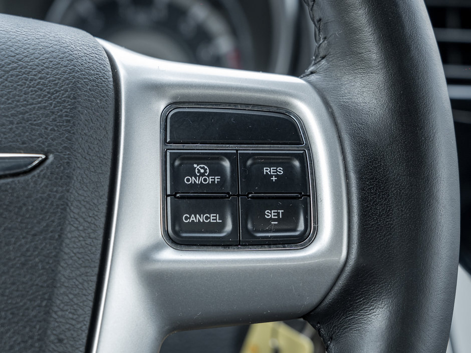 2012 Chrysler 200 Touring-9