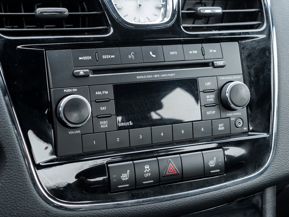 2012 Chrysler 200 Touring-14