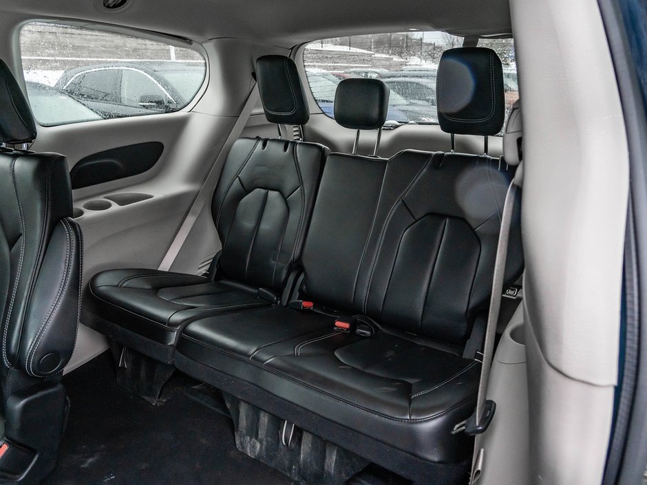 2023 Chrysler Pacifica Touring-L-23