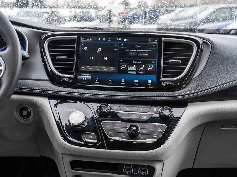 2023 Chrysler Pacifica Touring-L-26