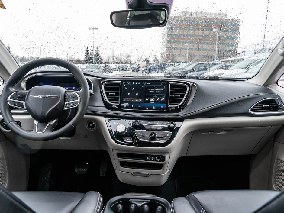 2023 Chrysler Pacifica Touring-L-25