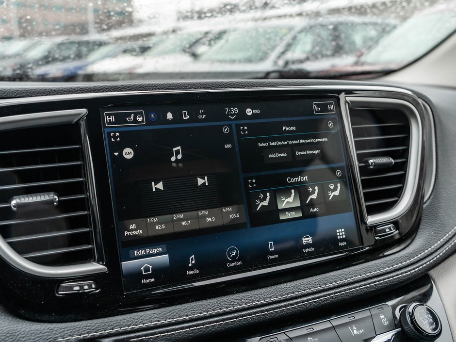 2023 Chrysler Pacifica Touring-L-17