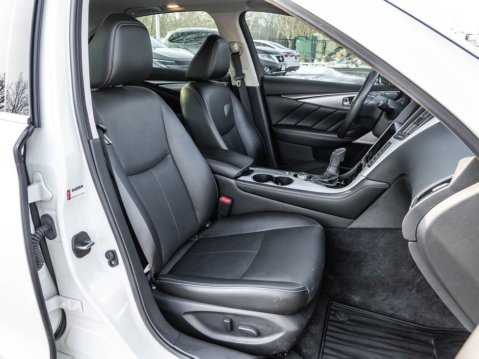 2023 Infiniti Q50 LUXE-25