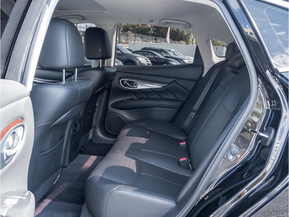 2019 Infiniti Q70 3.7 LUXE-25