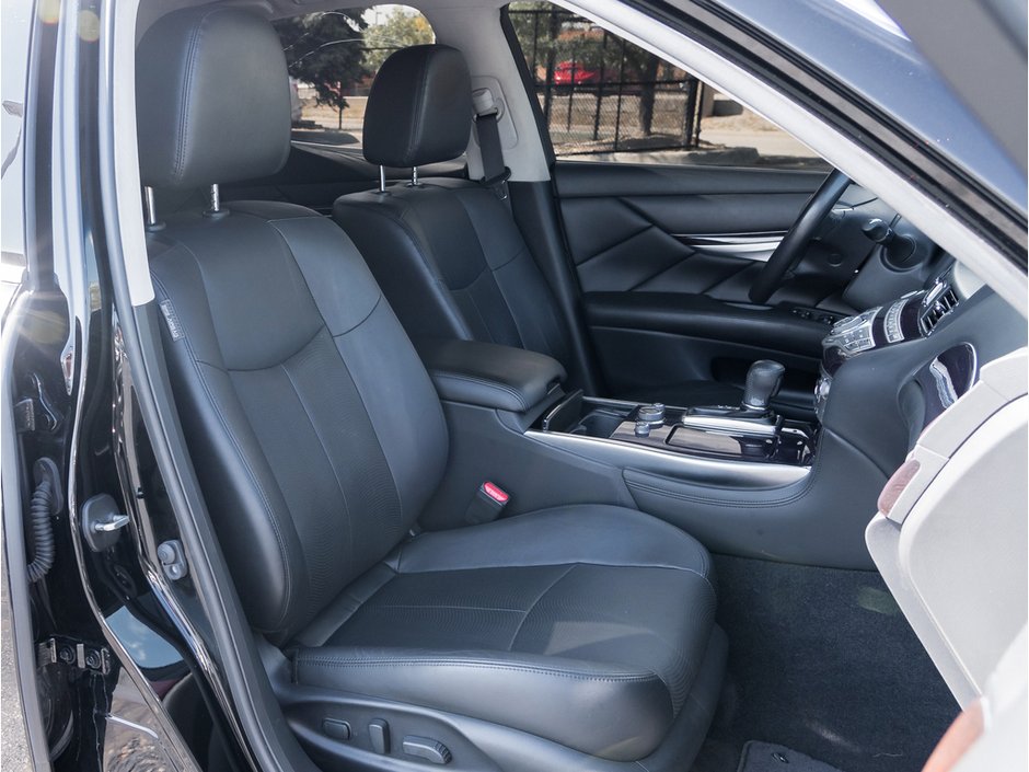 2019 Infiniti Q70 3.7 LUXE-24