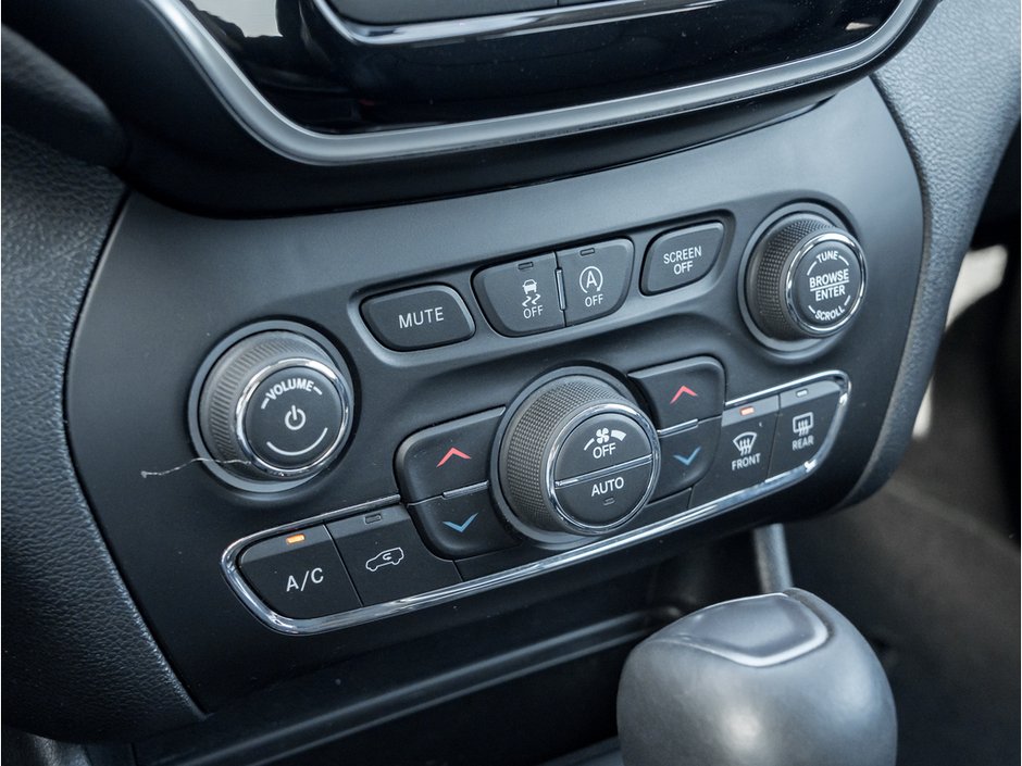 2019 Jeep Cherokee Limited-16