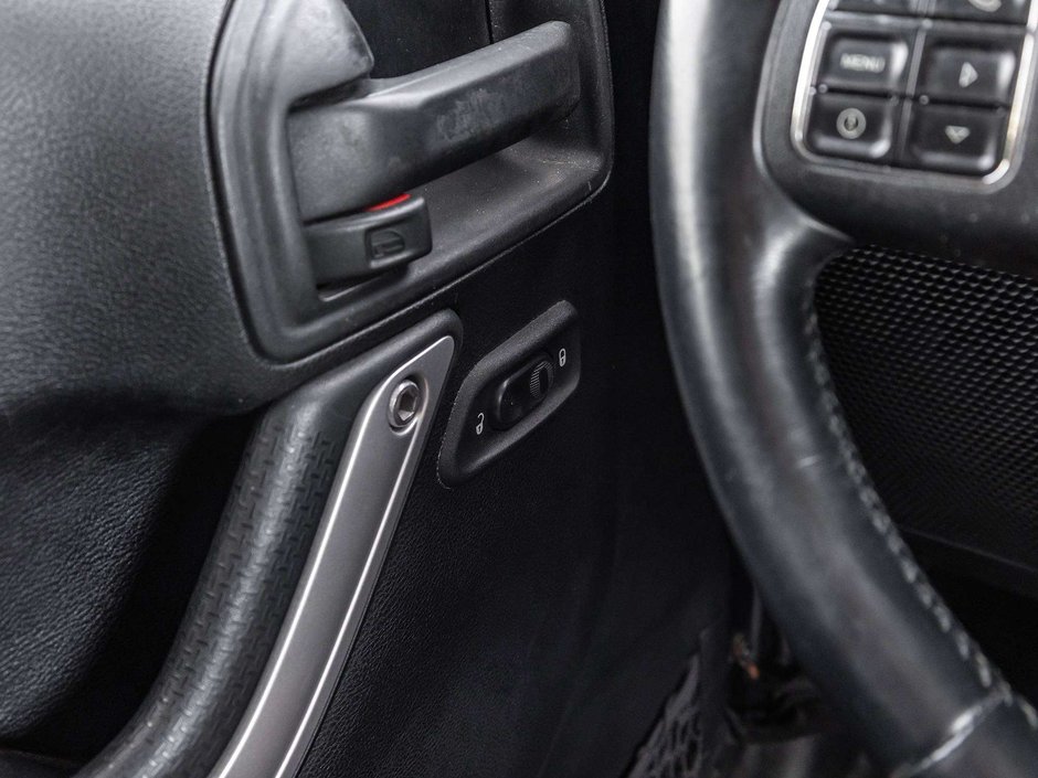 2014 Jeep Wrangler Sahara-14
