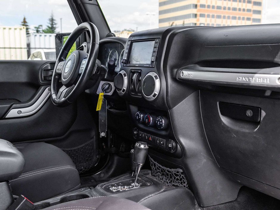 2014 Jeep Wrangler Sahara-21