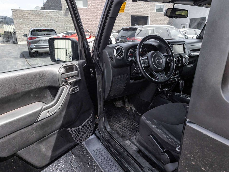 2014 Jeep Wrangler Sahara-9
