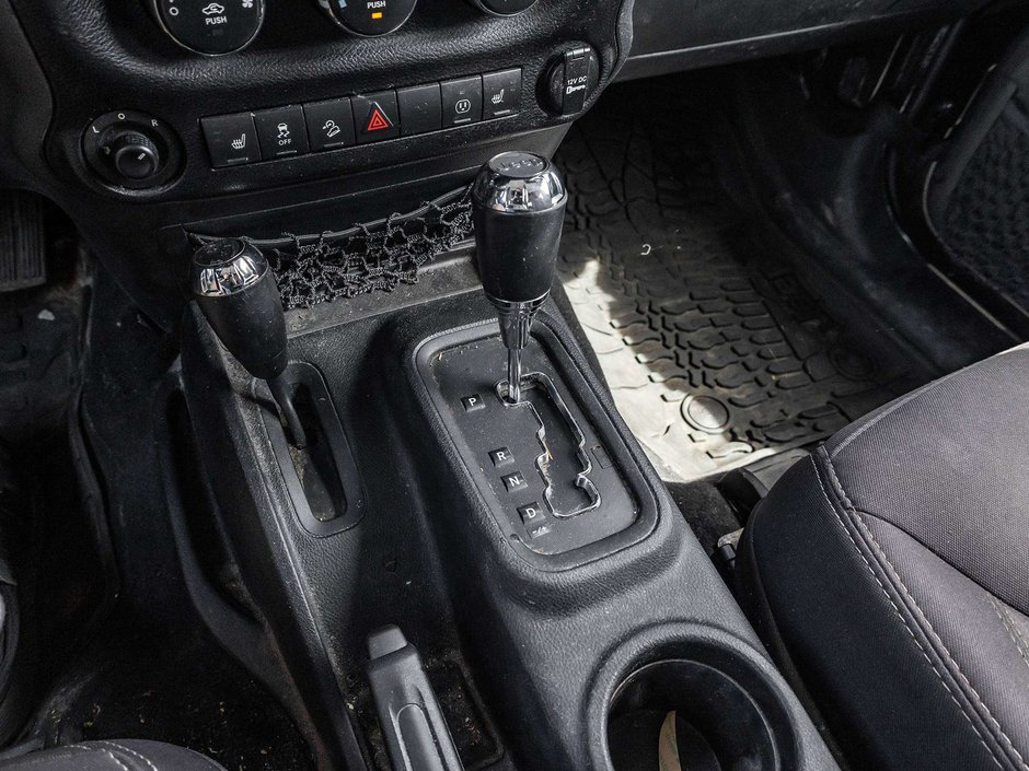 2014 Jeep Wrangler Sahara-16