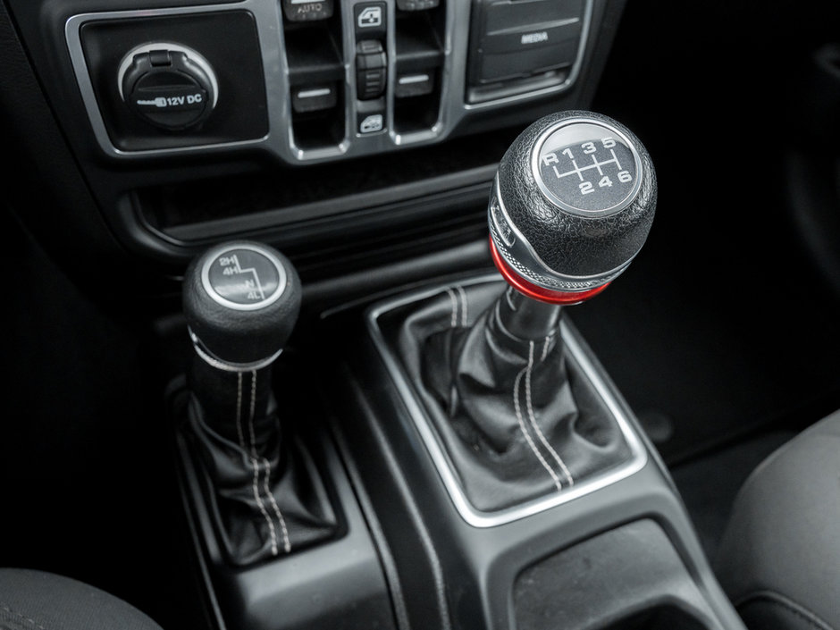2018 Jeep Wrangler Unlimited Sahara-17