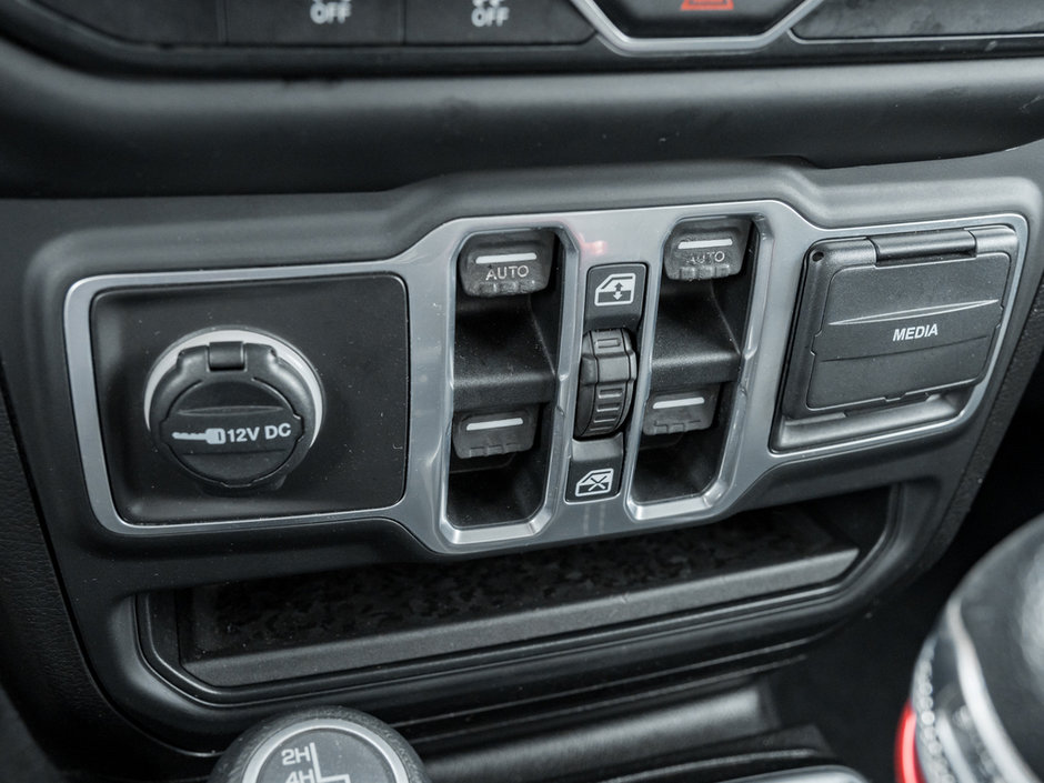 2018 Jeep Wrangler Unlimited Sahara-18
