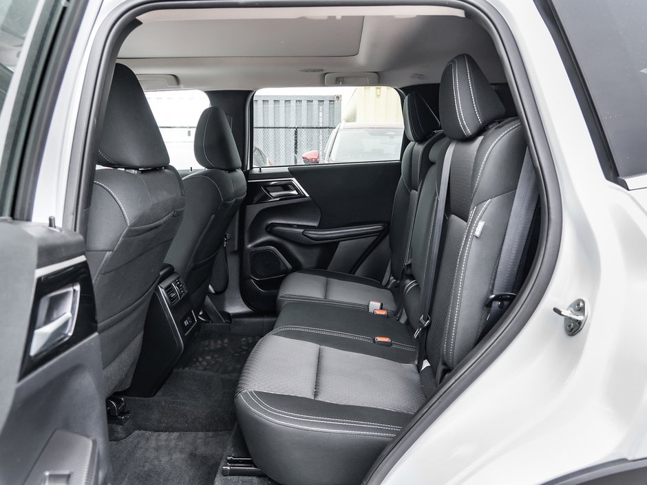 2024 Mitsubishi Outlander SE-25