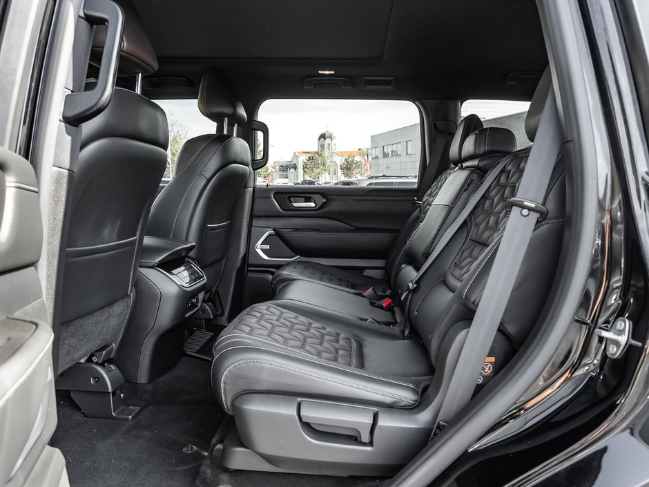 2025 Nissan Armada Platinum-30