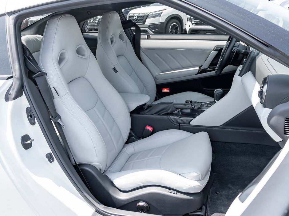 2023 Nissan GT-R Premium-18