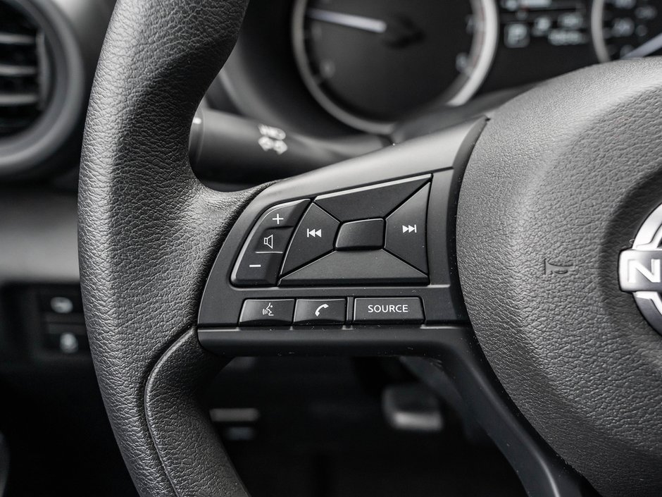 2025 Nissan Kicks Play S-8