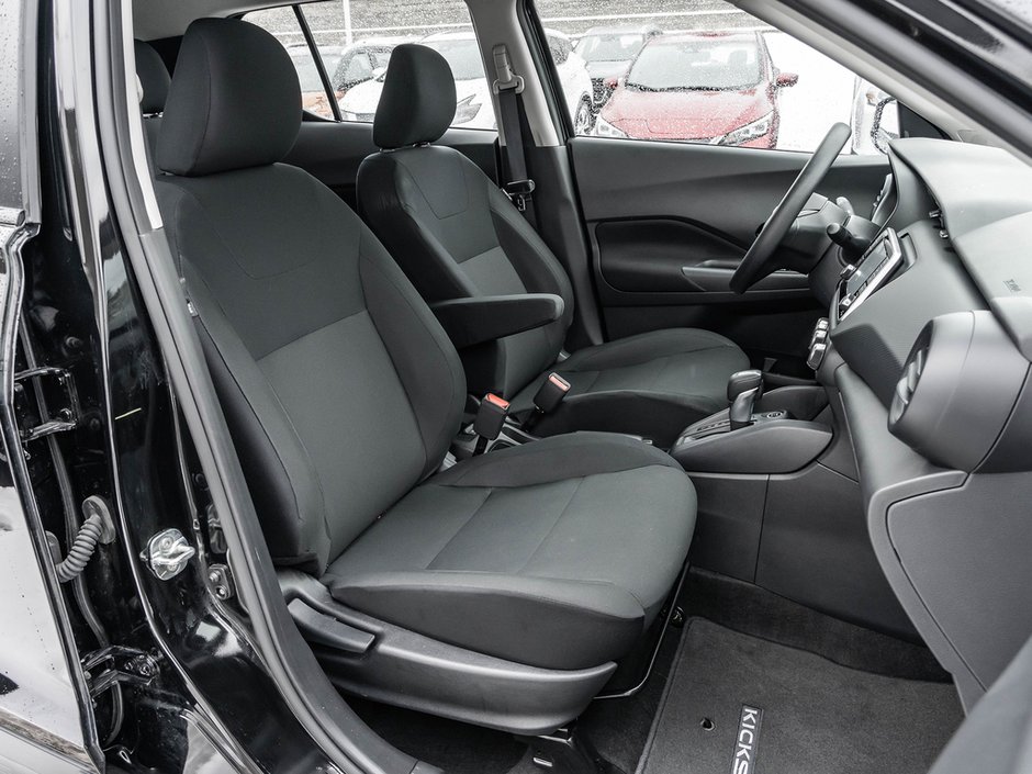 2025 Nissan Kicks Play S-18