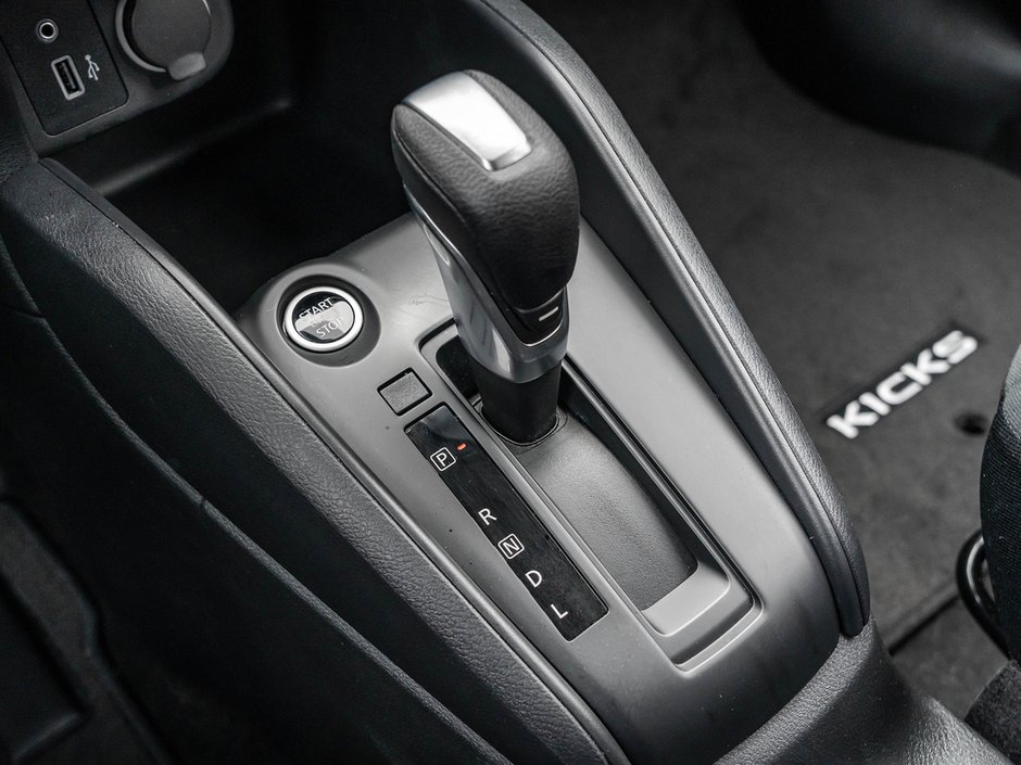 2025 Nissan Kicks Play S-14