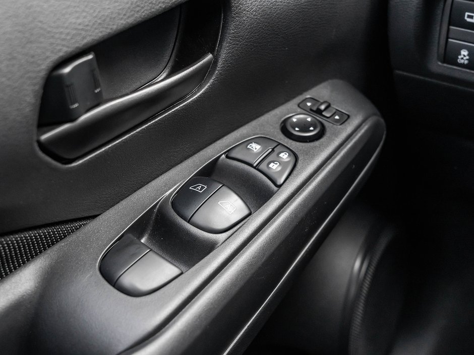 2025 Nissan Kicks Play S-12