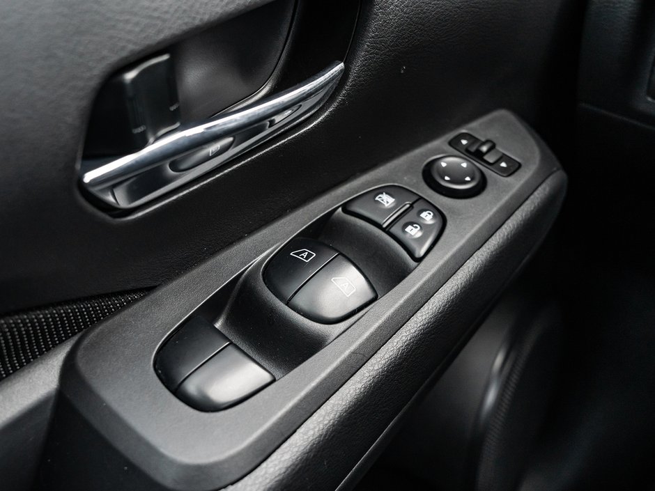 2025 Nissan Kicks Play SV-13