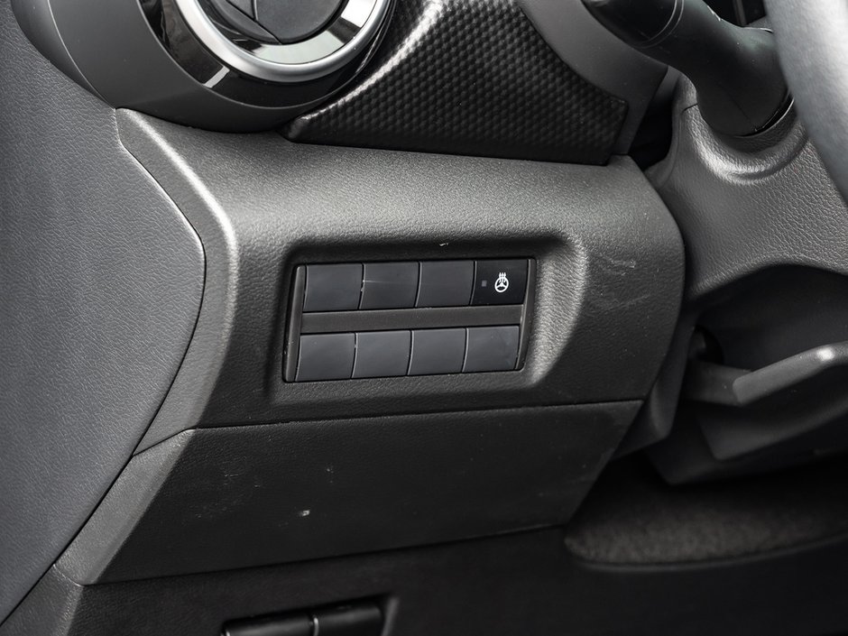 2025 Nissan Kicks Play SV-14