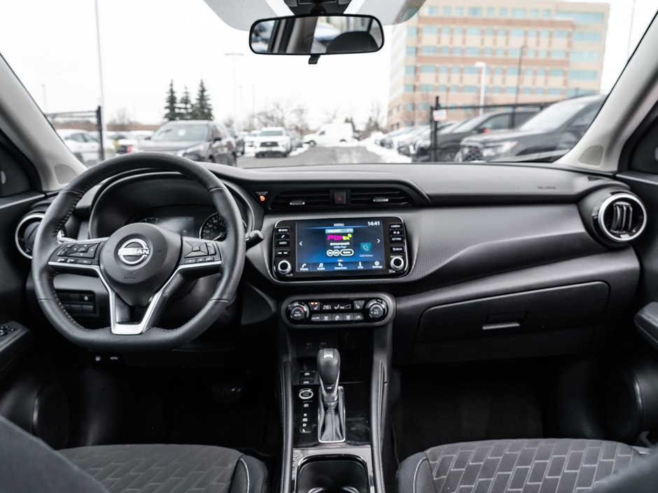 2025 Nissan Kicks Play SV-22