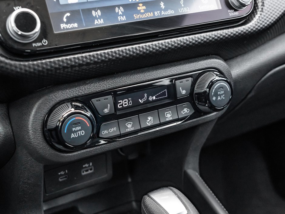 2025 Nissan Kicks Play SV-16