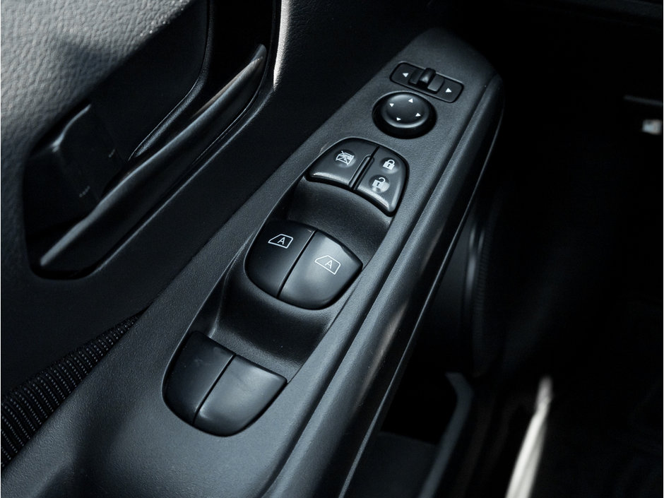 2021 Nissan Kicks S-12