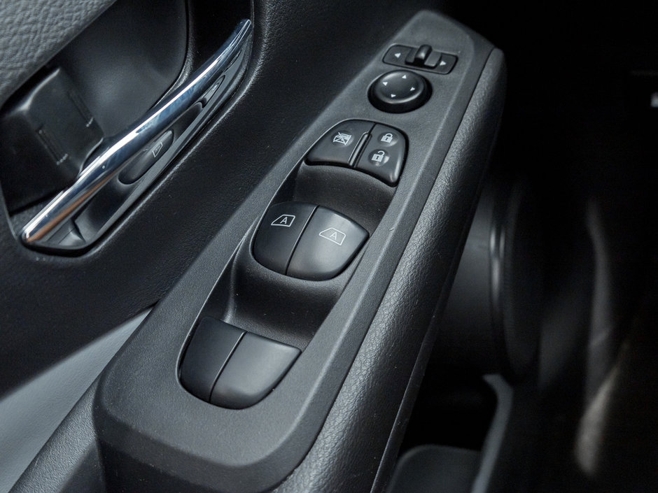 2022 Nissan Kicks SR-12