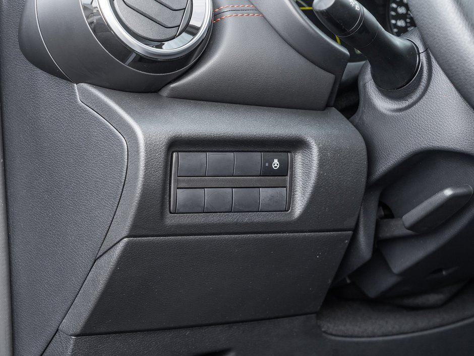 2023 Nissan Kicks SR-14