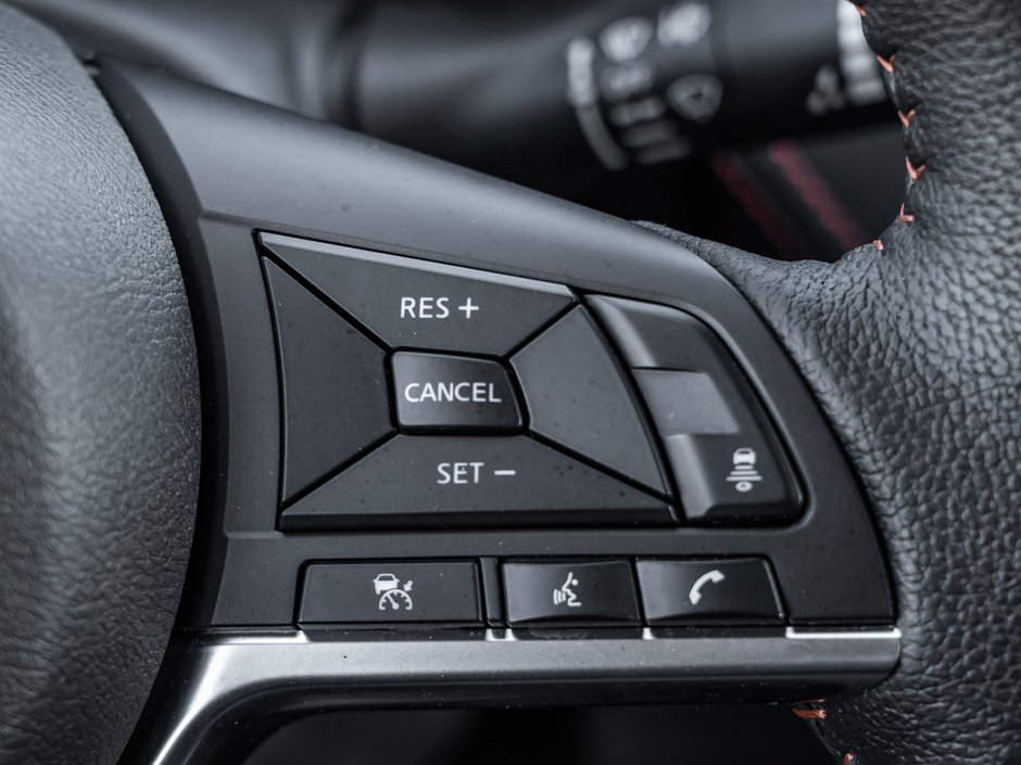 2024 Nissan Kicks SR-10