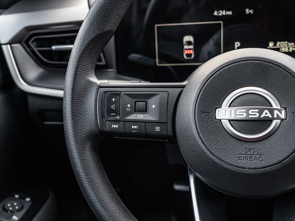 2025 Nissan Kicks S-8