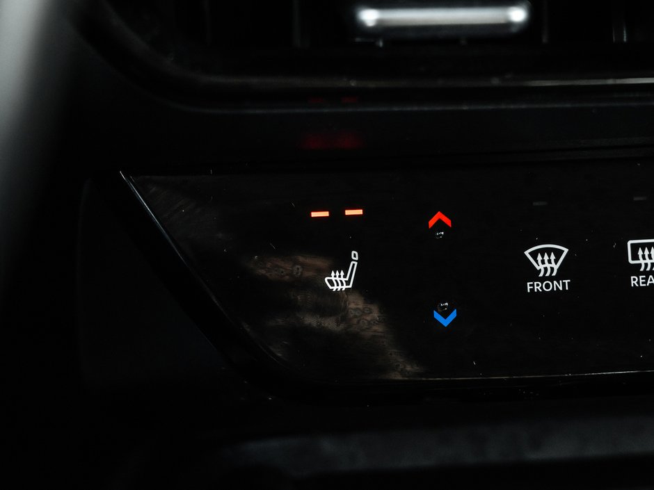 2025 Nissan Kicks SR-18
