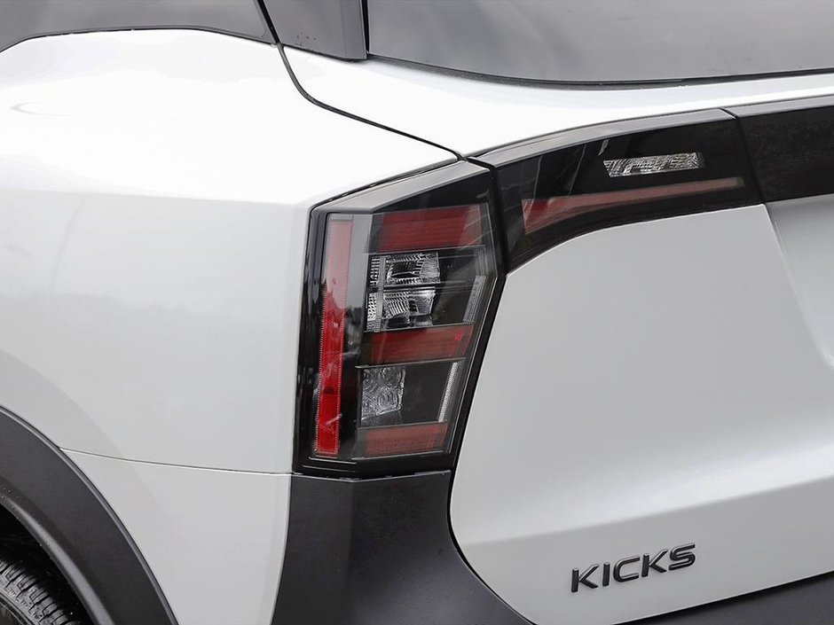 2026 Nissan Kicks SR-10