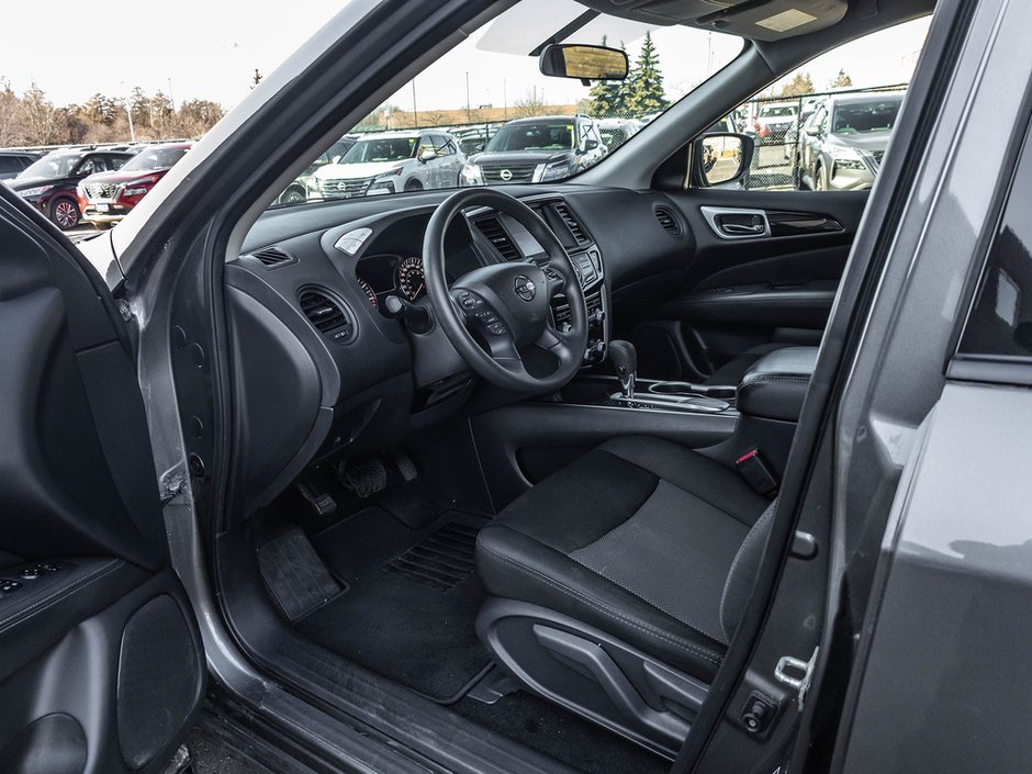 2018 Nissan Pathfinder S-6