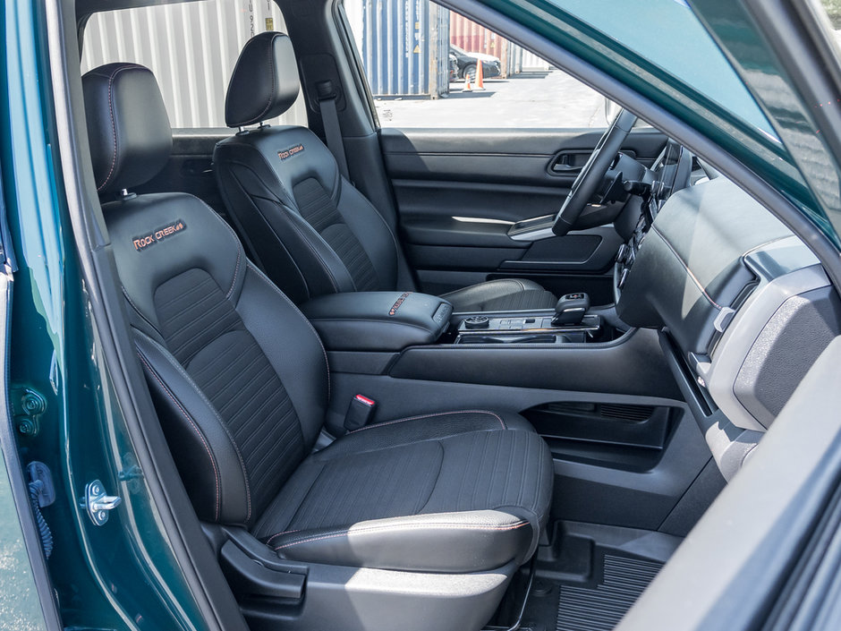 2023 Nissan Pathfinder SV-18
