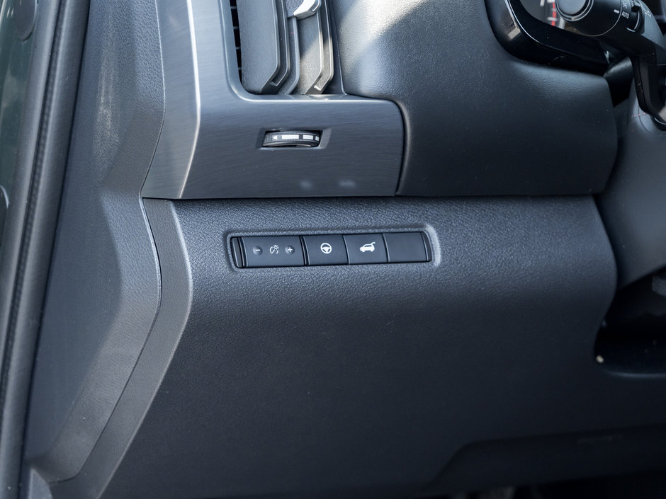 2023 Nissan Pathfinder SV-13