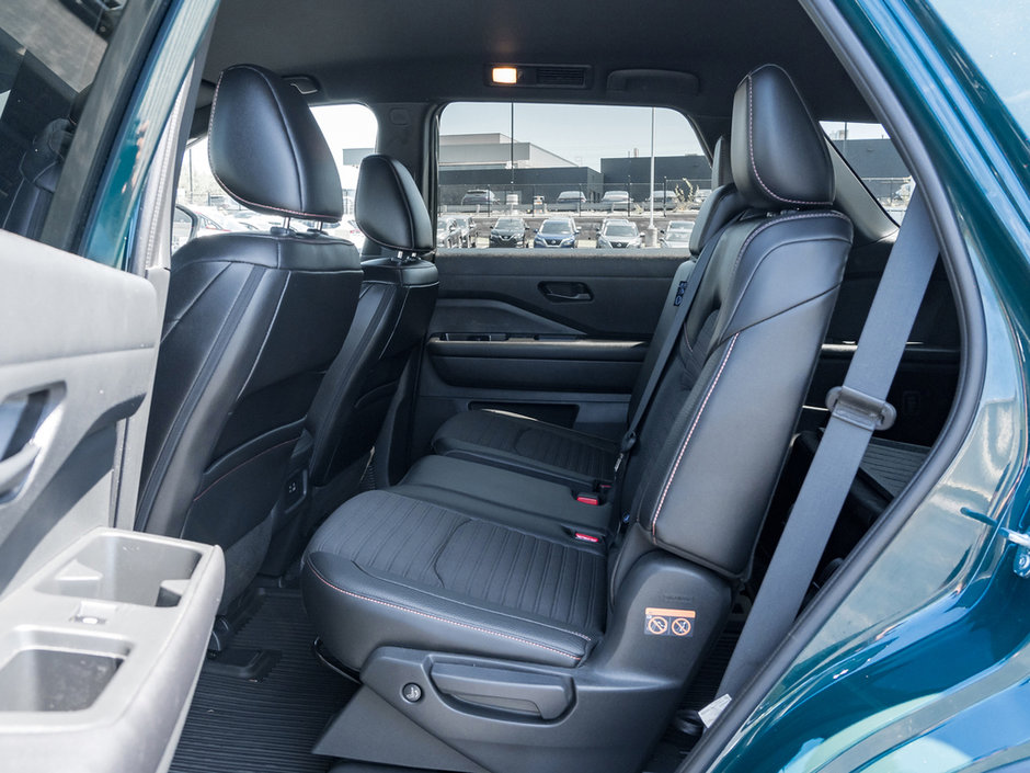 2023 Nissan Pathfinder SV-19
